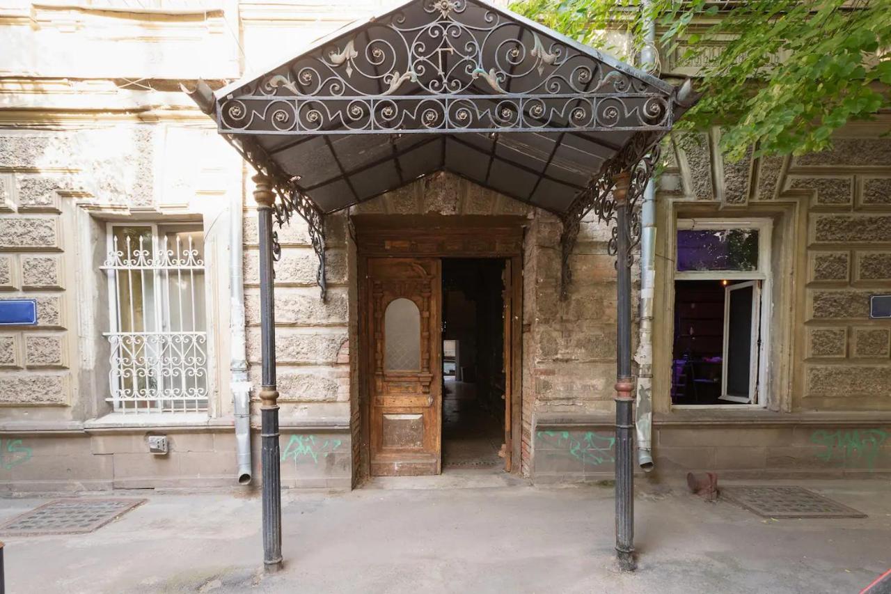Quite Arch Attic Apartment Tbilisi Luaran gambar